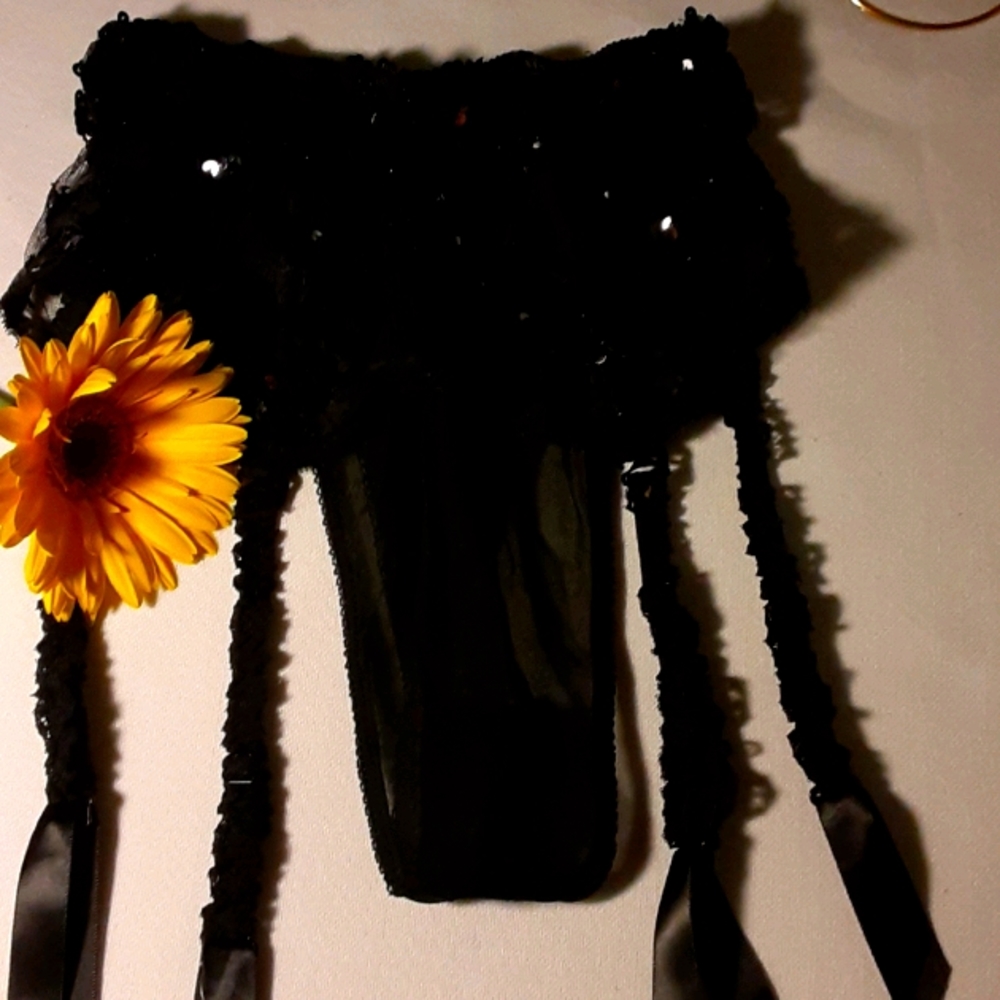 V&S Sequenced Garter Belt - Picture 1 of 8